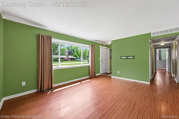 1669 Ashstan DR, Walled Lake, MI 48390
