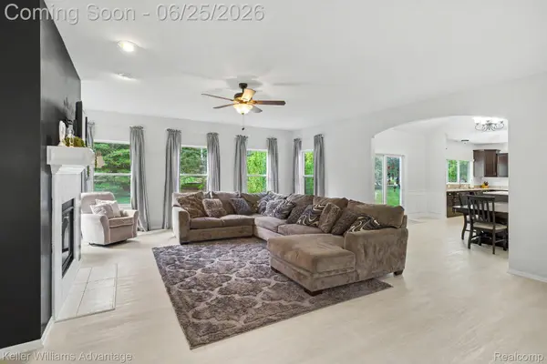 54525 Brentwood DR, Lyon Charter Township, MI 48178