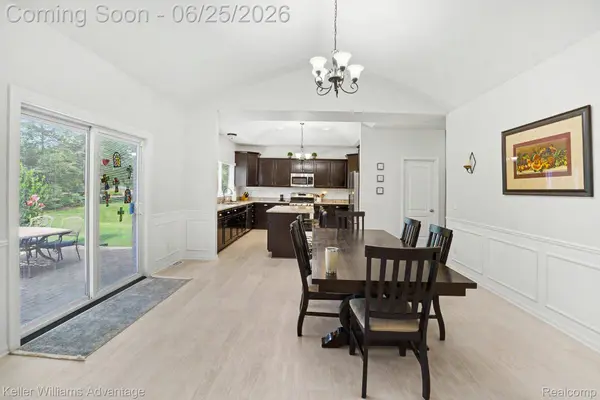 54525 Brentwood DR, Lyon Charter Township, MI 48178