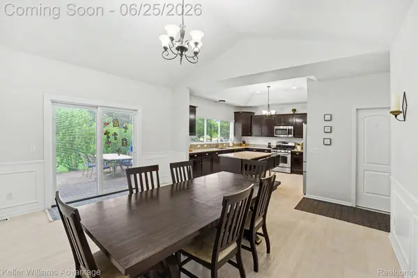 54525 Brentwood DR, Lyon Charter Township, MI 48178