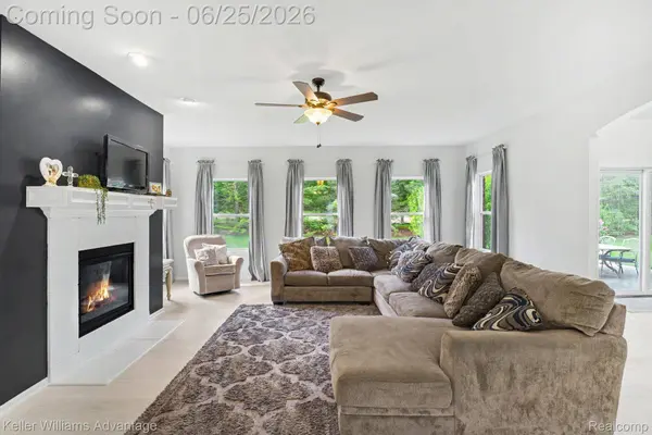 54525 Brentwood DR, Lyon Charter Township, MI 48178