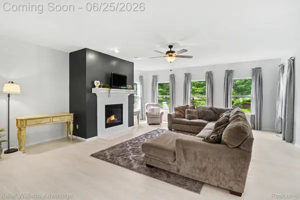 54525 Brentwood DR, Lyon Charter Township, MI 48178