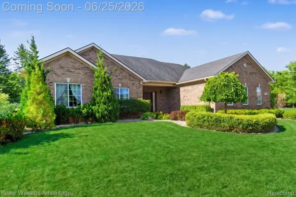 54525 Brentwood DR, Lyon Charter Township, MI 48178