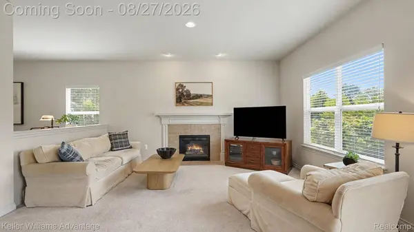 479 Princeton DR, South Lyon, MI 48178