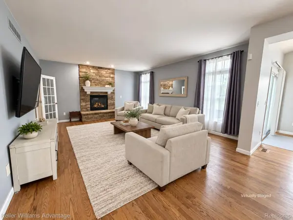 26123 Cornell DR, Lyon Charter Township, MI 48178