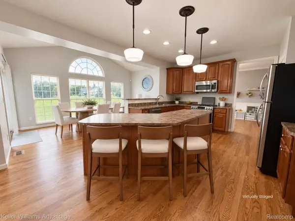 26123 Cornell DR, Lyon Charter Township, MI 48178