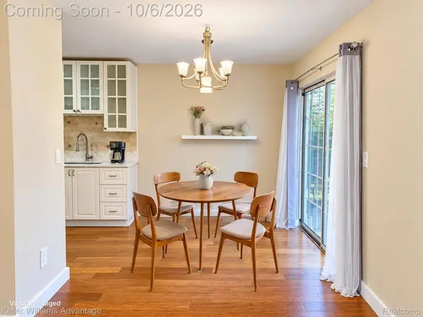 524 Winwood CIR, Walled Lake, MI 48390