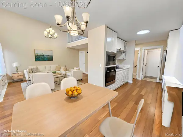 524 Winwood CIR, Walled Lake, MI 48390