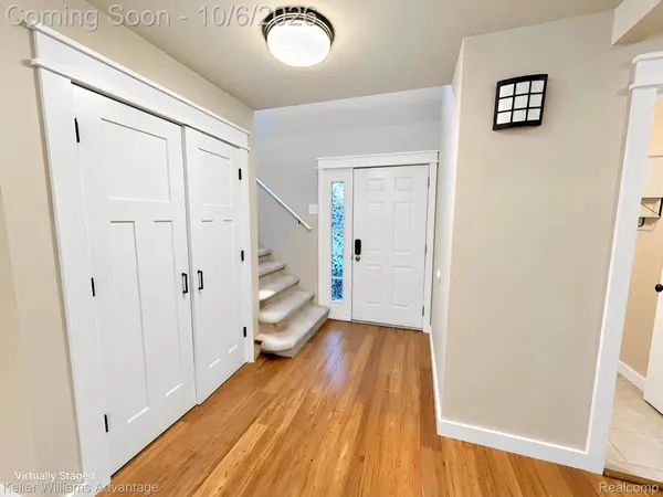 524 Winwood CIR, Walled Lake, MI 48390