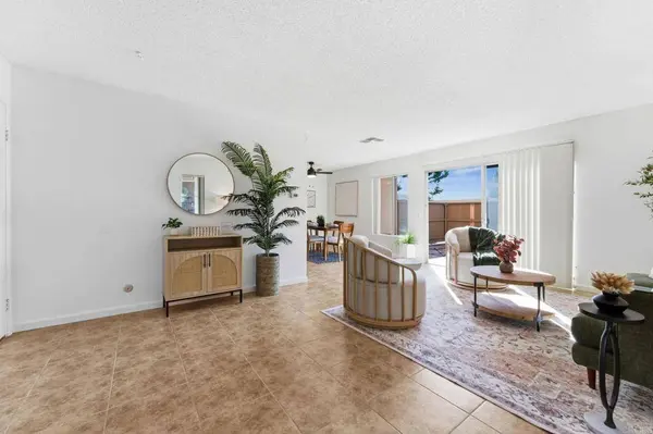 6812 Panamint Row #4, San Diego, CA 92139