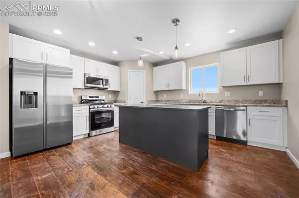 702 E Loma DR, Pueblo, CO 81007