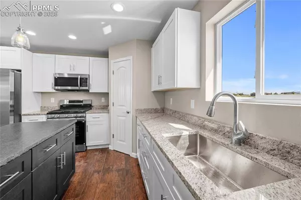 702 E Loma DR, Pueblo, CO 81007