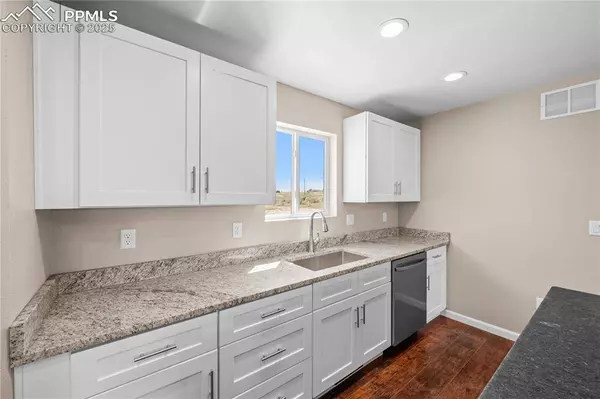 702 E Loma DR, Pueblo, CO 81007