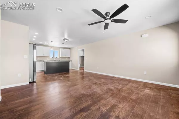 702 E Loma DR, Pueblo, CO 81007