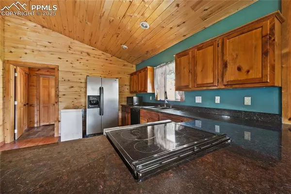 927 Stonehenge DR, Florissant, CO 80816