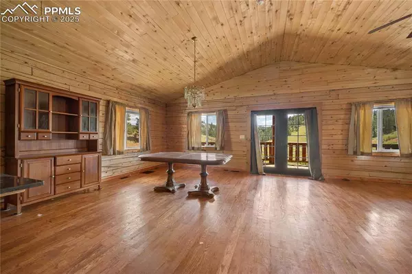 927 Stonehenge DR, Florissant, CO 80816