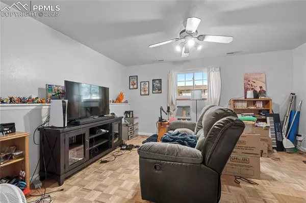 4255 Hedge LN, Colorado Springs, CO 80917