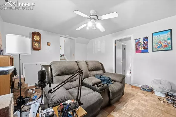 4255 Hedge LN, Colorado Springs, CO 80917