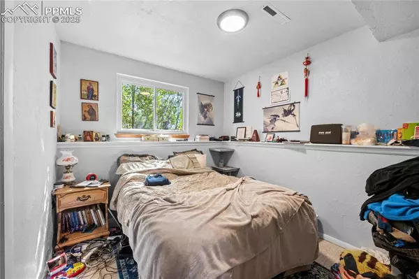 4255 Hedge LN, Colorado Springs, CO 80917