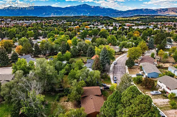 4255 Hedge LN, Colorado Springs, CO 80917