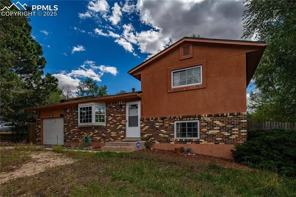 4255 Hedge LN, Colorado Springs, CO 80917