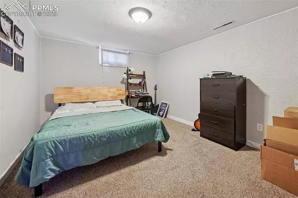 1526 Laurette DR, Colorado Springs, CO 80909