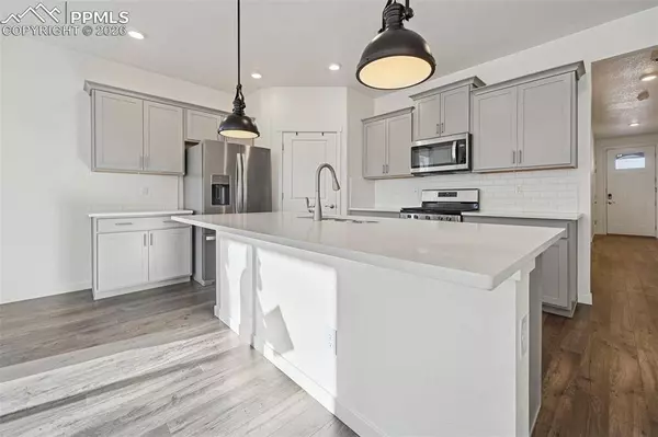 4925 Cattle Cross TRL, Castle Rock, CO 80104