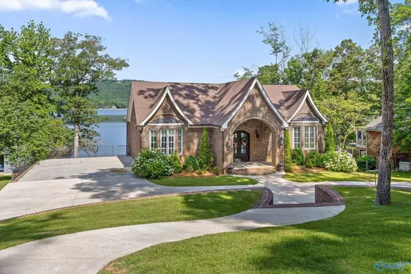 562 Skyline Shores Drive, Scottsboro, AL 35769