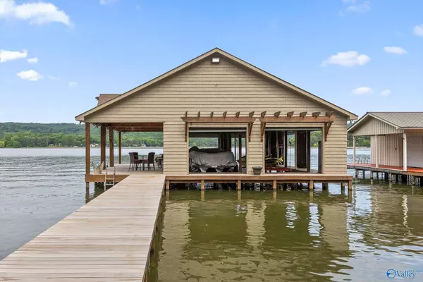 562 Skyline Shores Drive, Scottsboro, AL 35769