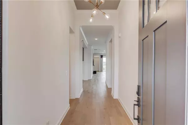 6824 Bungalow RD, Flowery Branch, GA 30542