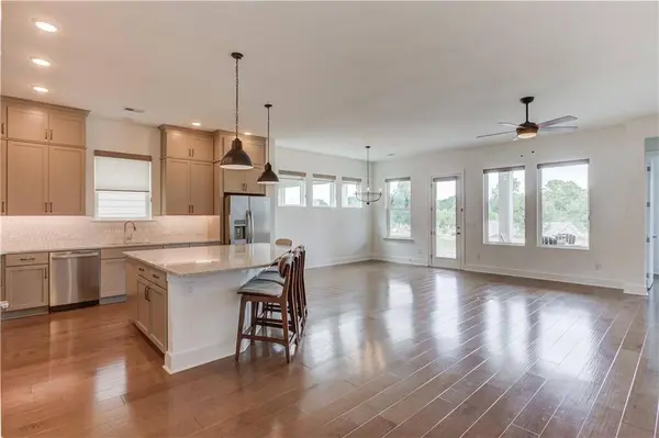 6917 River Rock DR, Flowery Branch, GA 30542