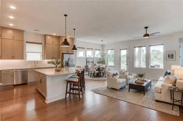 6917 River Rock DR, Flowery Branch, GA 30542
