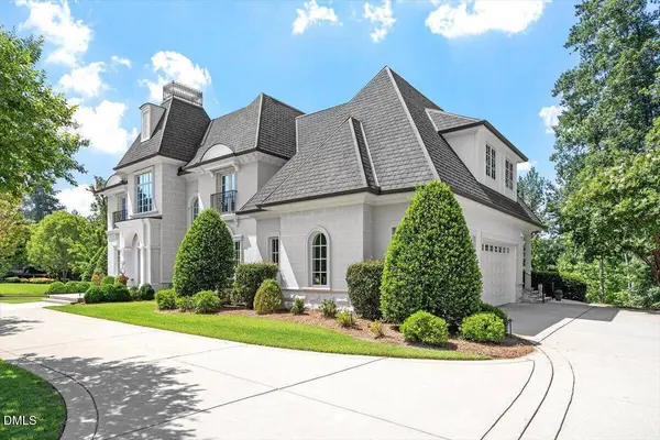 1015 Venetian CT, Cary, NC 27518