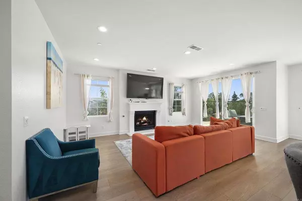 8304 The Grant PL, Bonita, CA 91902