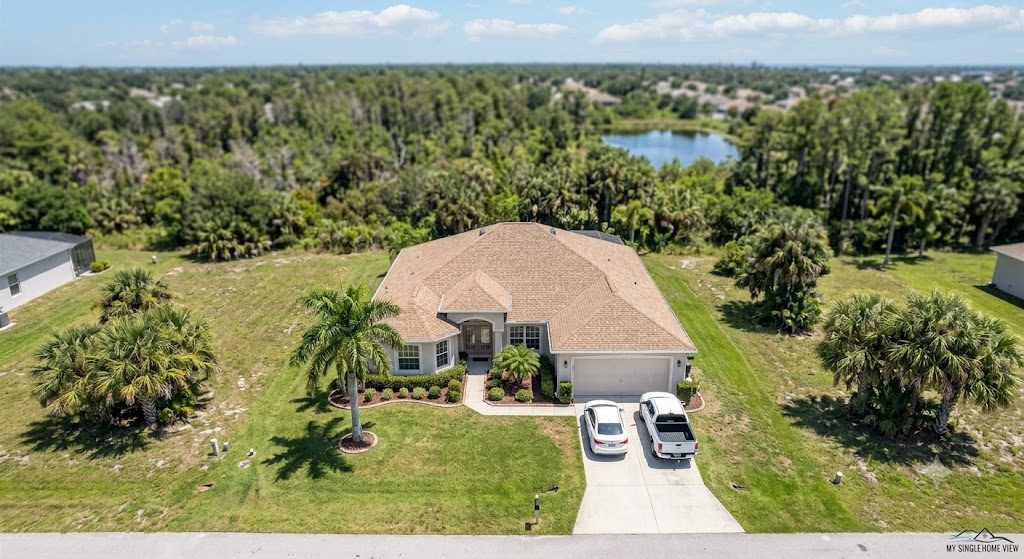 Single-family home in a Cape Coral, FL neighborhood