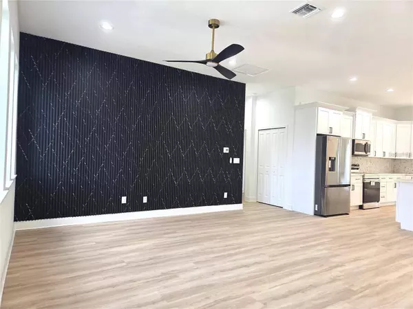 17049 HILLSBOROUGH BLVD, Port Charlotte, FL 33954