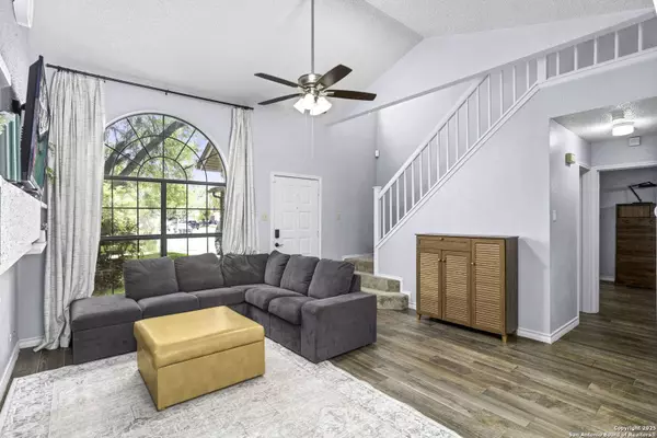 9395 Village Lance, San Antonio, TX 78250