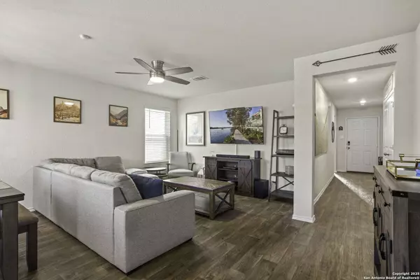 3863 Snowbird, Converse, TX 78109