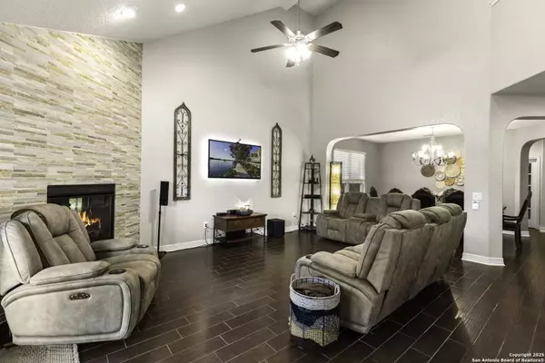 755 Panorama, Canyon Lake, TX 78133