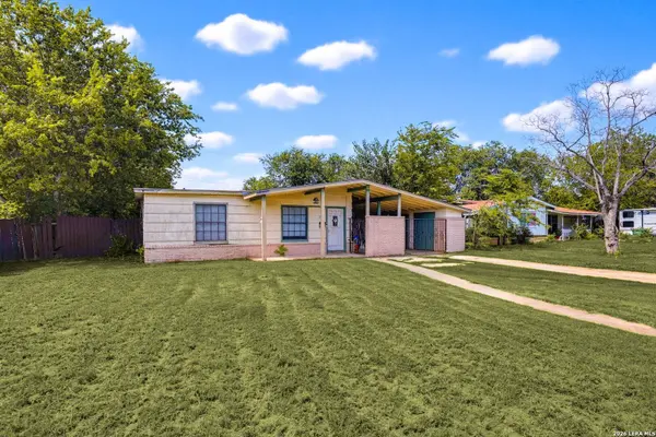 242 Brettonwood Dr, San Antonio, TX 78218