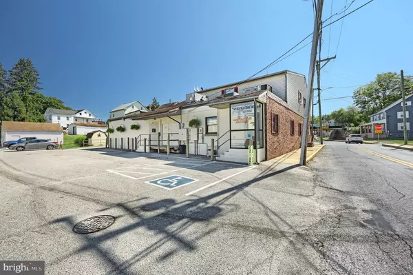 1 CHERRY ST, Seven Valleys, PA 17360