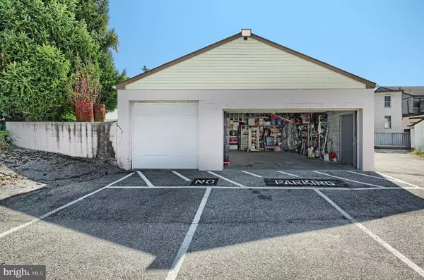 1 CHERRY ST, Seven Valleys, PA 17360