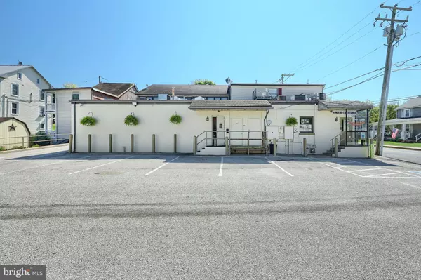 1 CHERRY ST, Seven Valleys, PA 17360