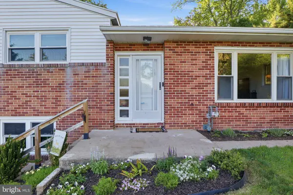 1901 OAKLEY DR, York, PA 17408