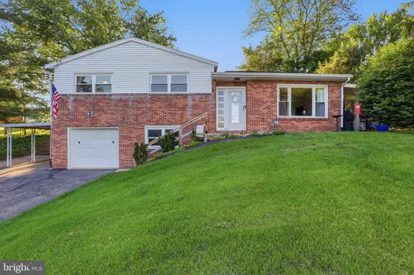 1901 OAKLEY DR, York, PA 17408