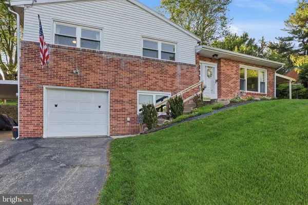1901 OAKLEY DR, York, PA 17408