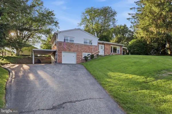 1901 OAKLEY DR, York, PA 17408