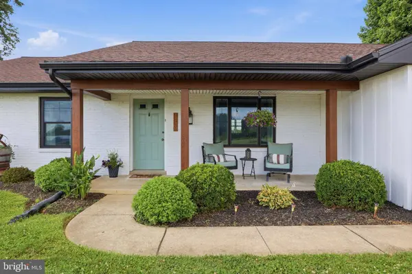 1739 PIONEER RD, Lancaster, PA 17602