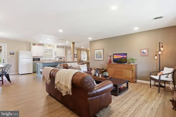 1739 PIONEER RD, Lancaster, PA 17602