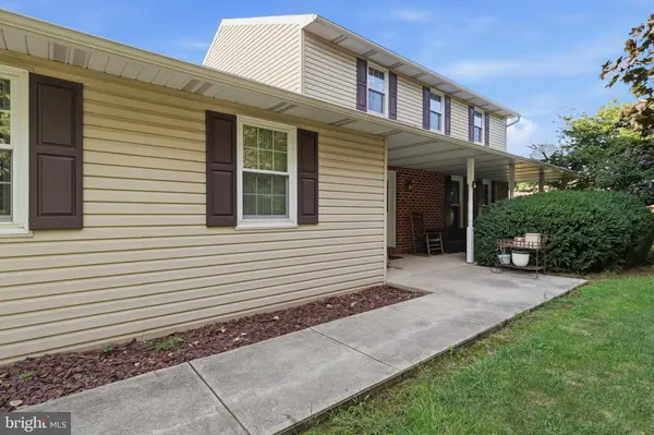 90 STEFFIE DR, Mount Wolf, PA 17347